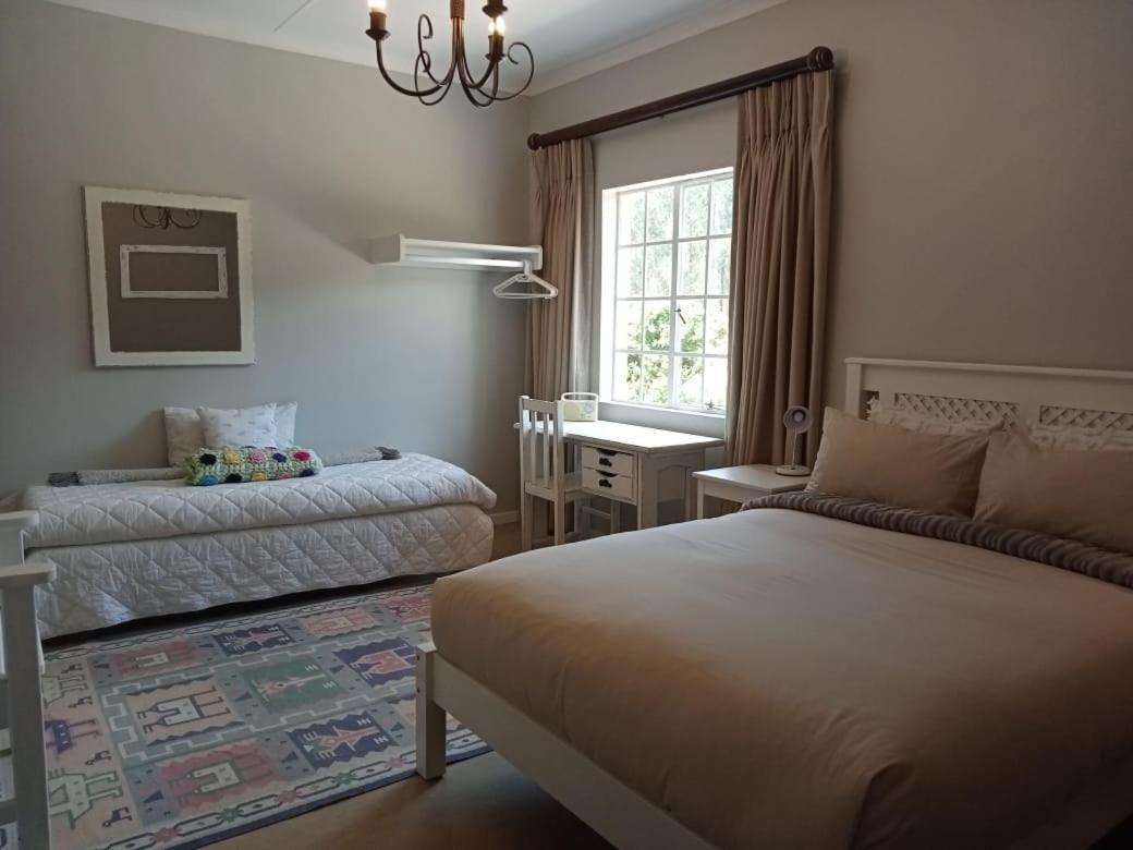 Rocks & Roses Farm Stay Lochiel ภายนอก รูปภาพ