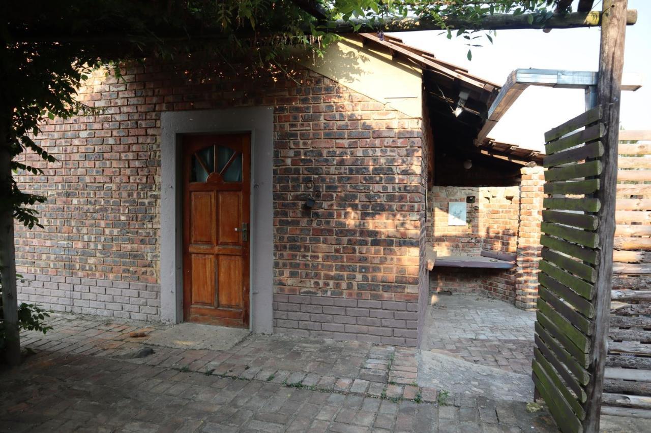 Rocks & Roses Farm Stay Lochiel ภายนอก รูปภาพ