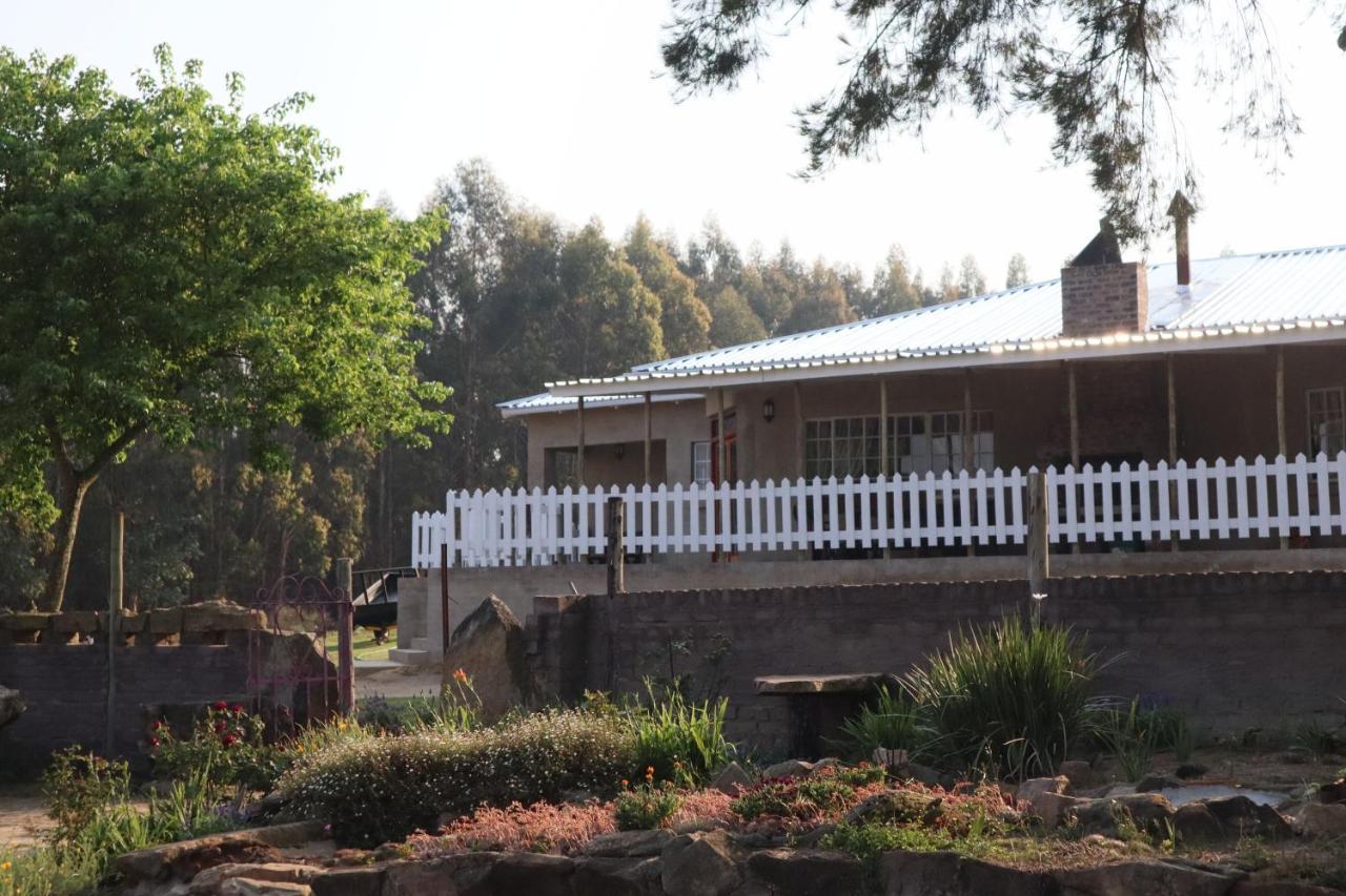 Rocks & Roses Farm Stay Lochiel ภายนอก รูปภาพ