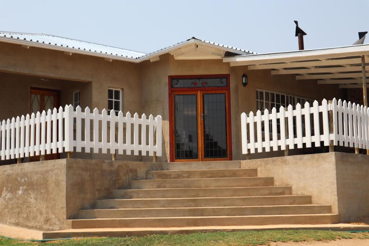 Rocks & Roses Farm Stay Lochiel ภายนอก รูปภาพ